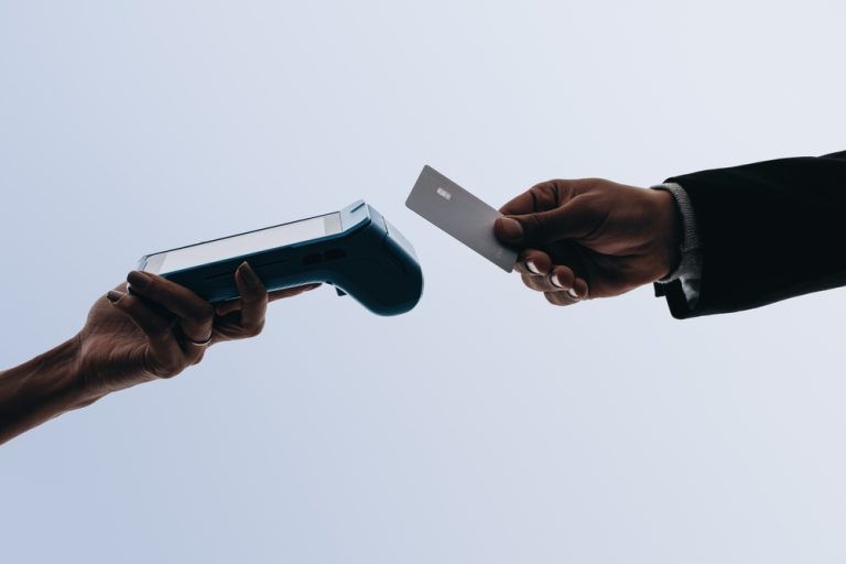 Hands,Scan,A,Bank,Card,For,Contactless,Payment,At,A
